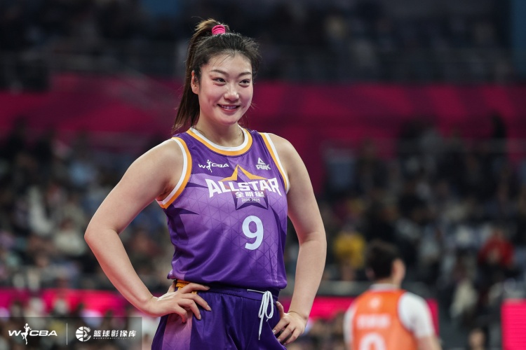 出手18次全場(chǎng)最多！李夢(mèng)登場(chǎng)20分鐘 得到22分3籃板