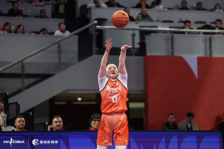 表現(xiàn)可以！武桐桐15分鐘10中6拿到15分3板9助